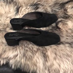 Seychelles low heeled closed toe mules.